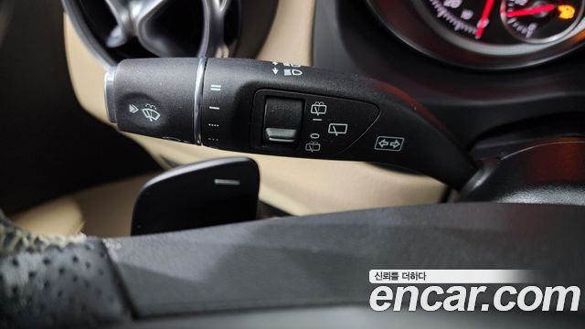 Mercedes-Benz GLA-Class GLA220 Premium