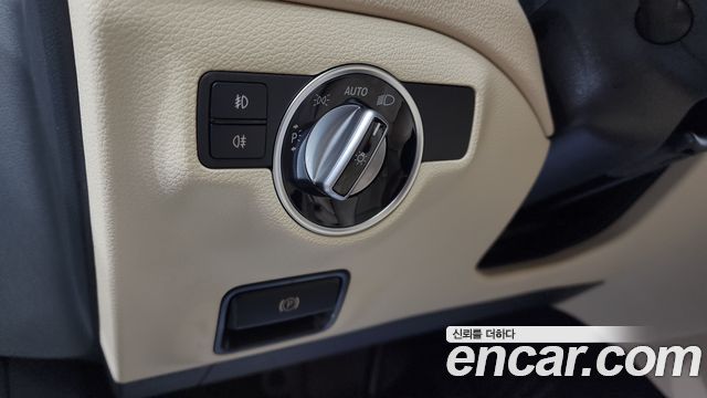 Mercedes-Benz GLA-Class GLA220 Premium