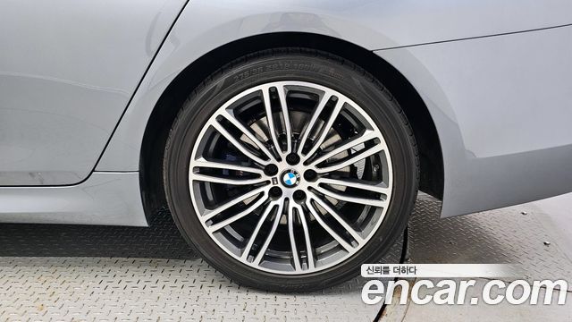 BMW 5-Series 530i M Sport Package Plus