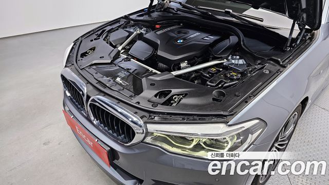 BMW 5-Series 530i M Sport Package Plus