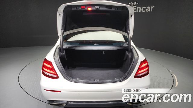 Mercedes-Benz E-Class E300 Avantgarde