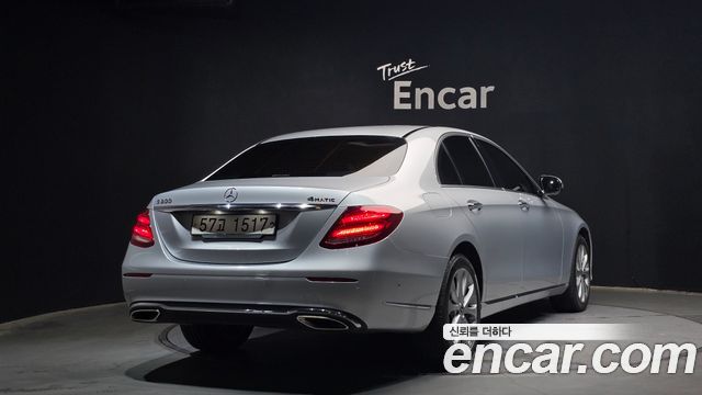 Mercedes-Benz E-Class E300 4MATIC Exclusive
