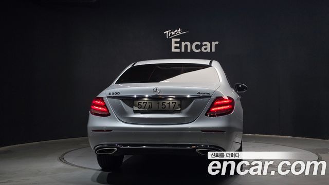 Mercedes-Benz E-Class E300 4MATIC Exclusive