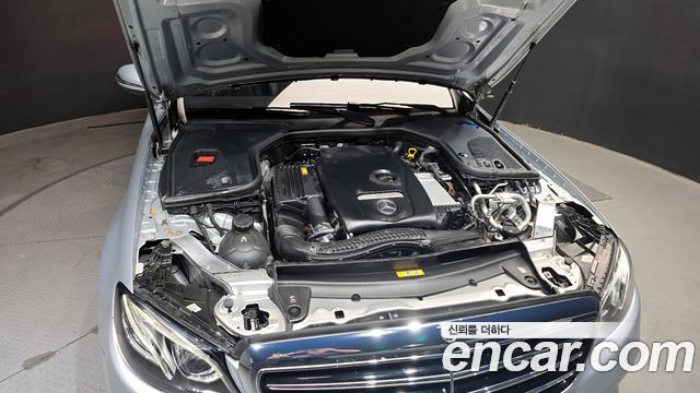 Mercedes-Benz E-Class E300 4MATIC Exclusive