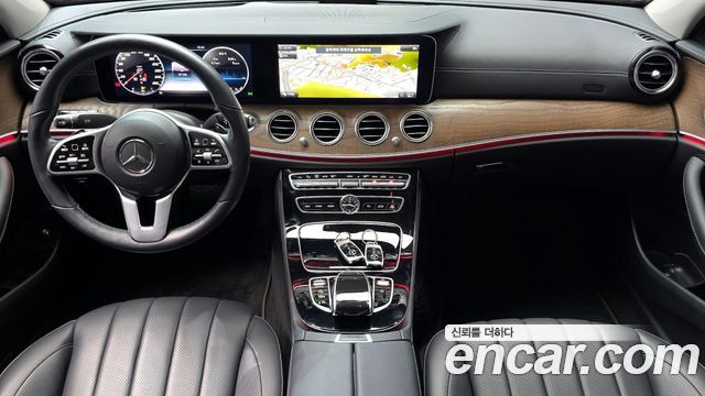 Mercedes-Benz E-Class E300 4MATIC Exclusive