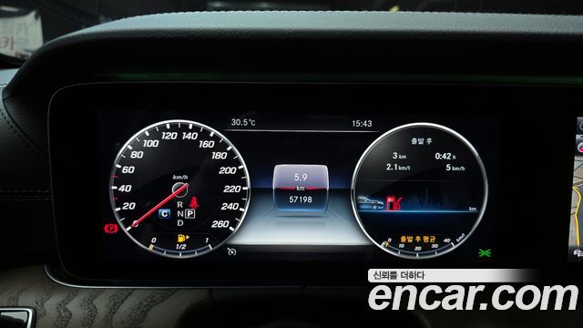Mercedes-Benz E-Class E300 4MATIC Exclusive