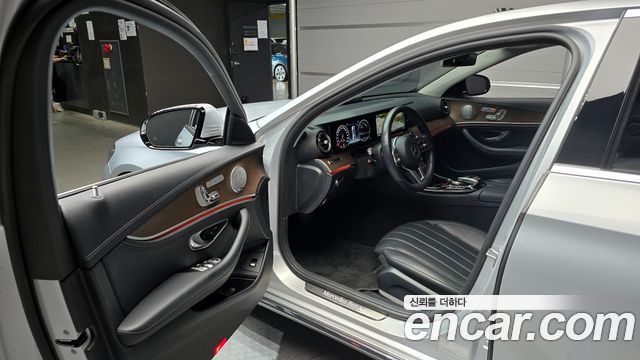 Mercedes-Benz E-Class E300 4MATIC Exclusive