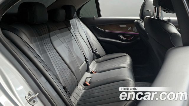 Mercedes-Benz E-Class E300 4MATIC Exclusive