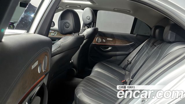 Mercedes-Benz E-Class E300 4MATIC Exclusive