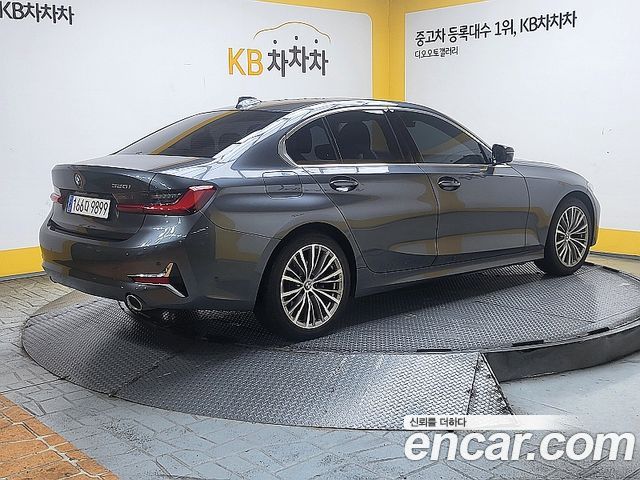 BMW 3-Series 320i Luxury