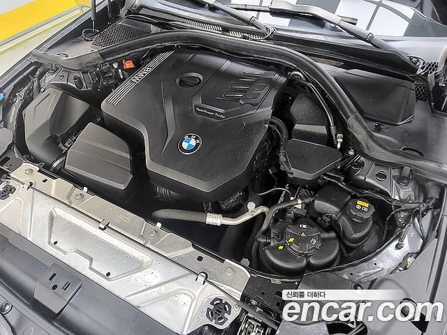 BMW 3-Series 320i Luxury