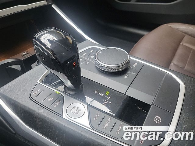 BMW 3-Series 320i Luxury