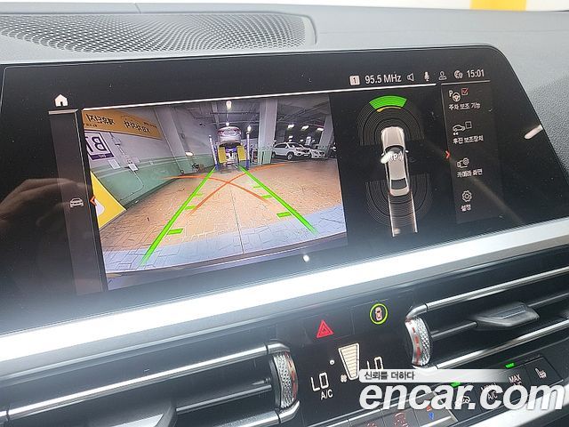 BMW 3-Series 320i Luxury