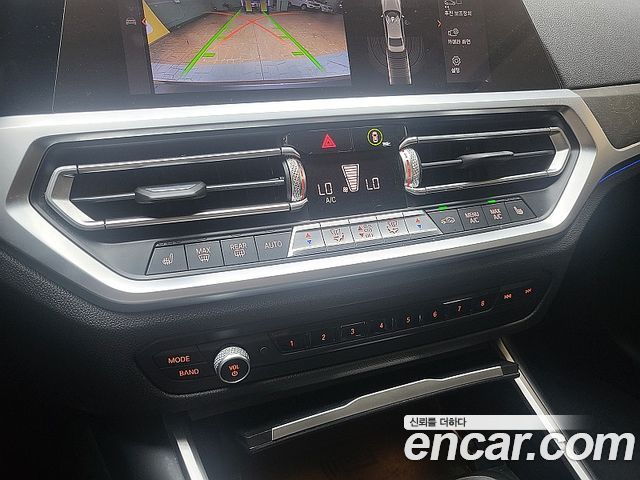 BMW 3-Series 320i Luxury