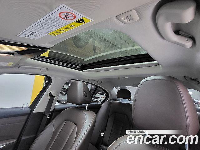 BMW 3-Series 320i Luxury