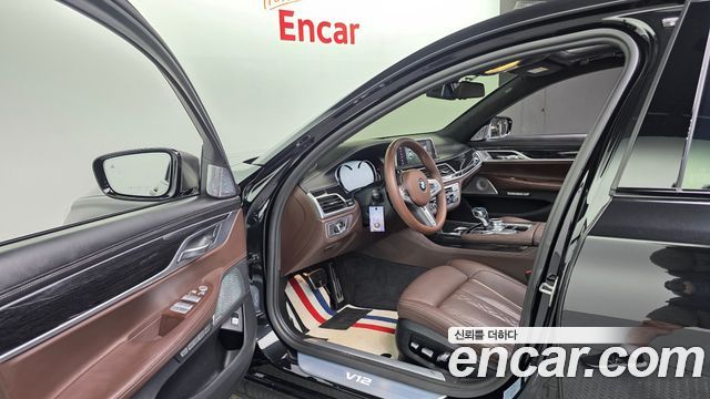 BMW 7-Series M760Li xDrive