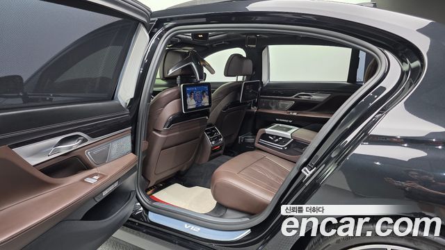 BMW 7-Series M760Li xDrive