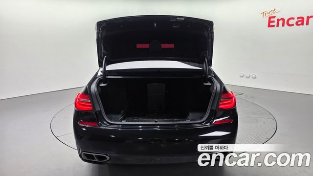 BMW 7-Series M760Li xDrive