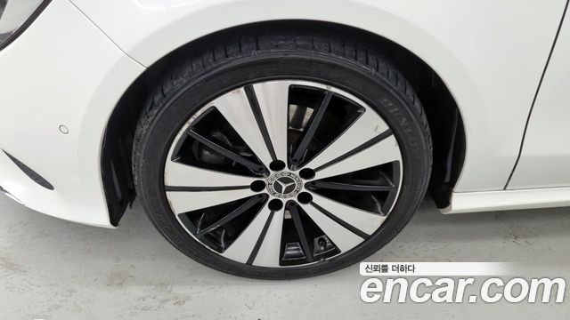 Mercedes-Benz CLA-Class CLA250 4MATIC