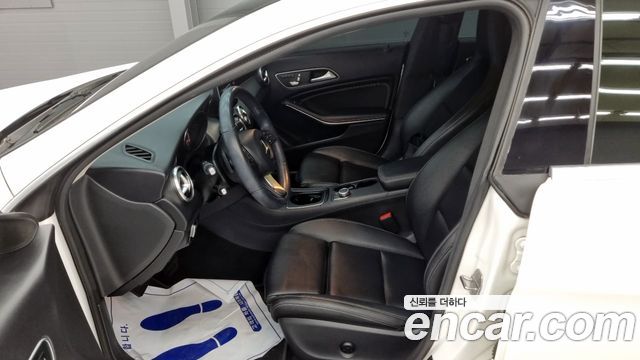 Mercedes-Benz CLA-Class CLA250 4MATIC