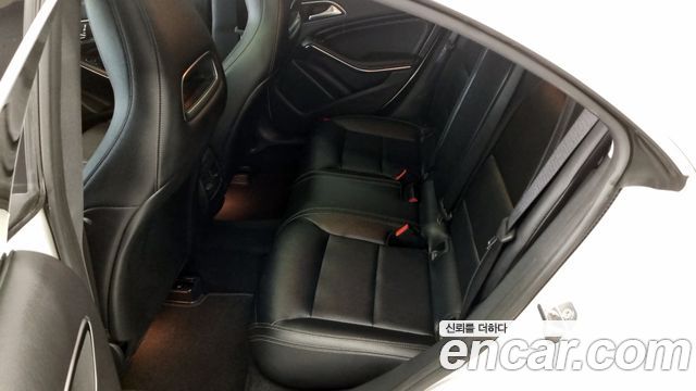 Mercedes-Benz CLA-Class CLA250 4MATIC