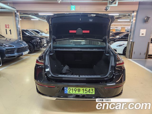 BMW 7-Series 750e xDrive Design Pure Excellence