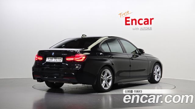 BMW 3-Series 330i M Sport Shadow