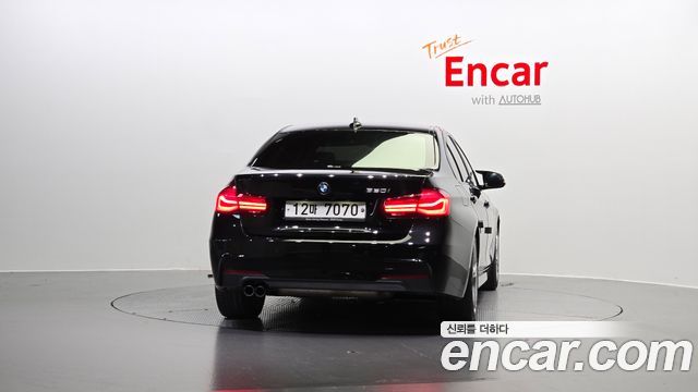 BMW 3-Series 330i M Sport Shadow