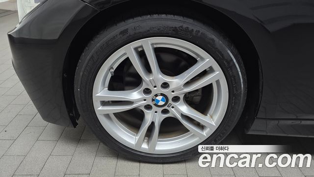 BMW 3-Series 330i M Sport Shadow