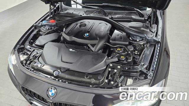BMW 3-Series 330i M Sport Shadow