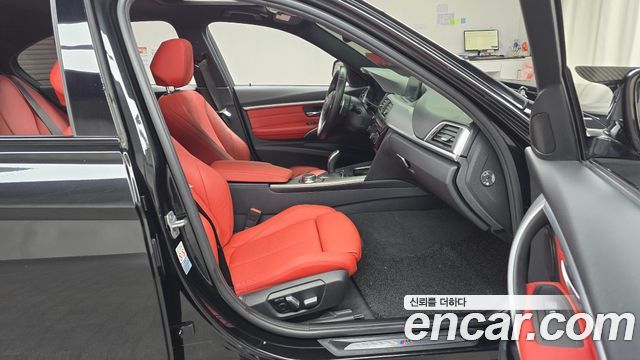 BMW 3-Series 330i M Sport Shadow