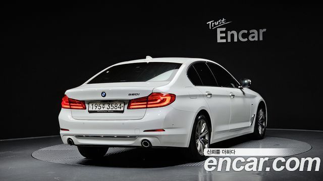 BMW 5-Series 520i Luxury