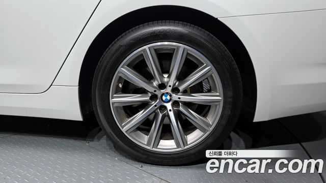 BMW 5-Series 520i Luxury