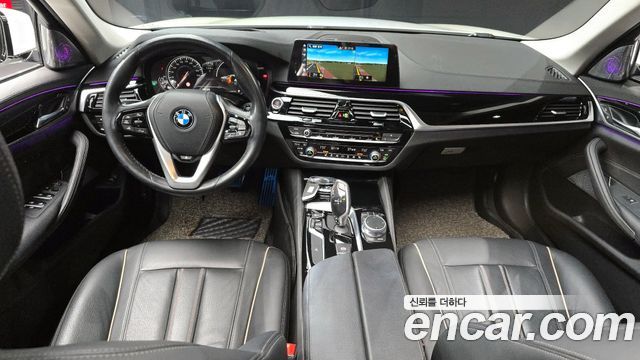 BMW 5-Series 520i Luxury