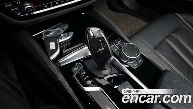 BMW 5-Series 520i Luxury