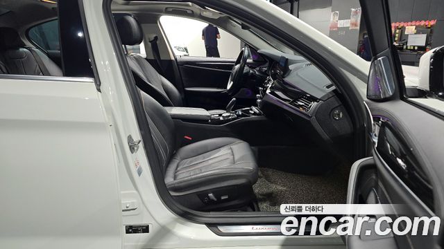BMW 5-Series 520i Luxury