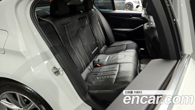 BMW 5-Series 520i Luxury