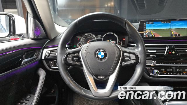 BMW 5-Series 520i Luxury