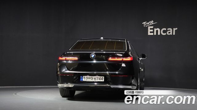 BMW 7-Series 740i sDrive Design Pure Excellence
