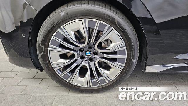 BMW 7-Series 740i sDrive Design Pure Excellence