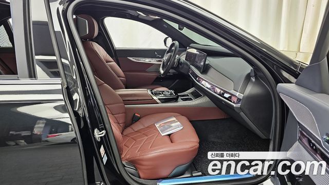 BMW 7-Series 740i sDrive Design Pure Excellence