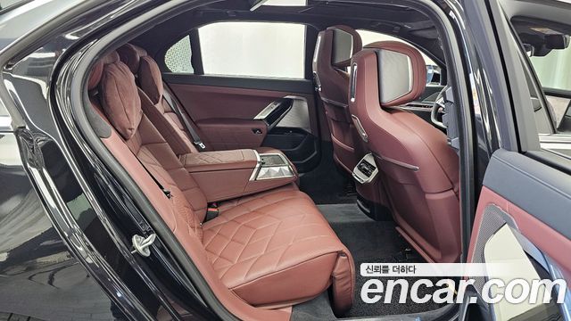 BMW 7-Series 740i sDrive Design Pure Excellence