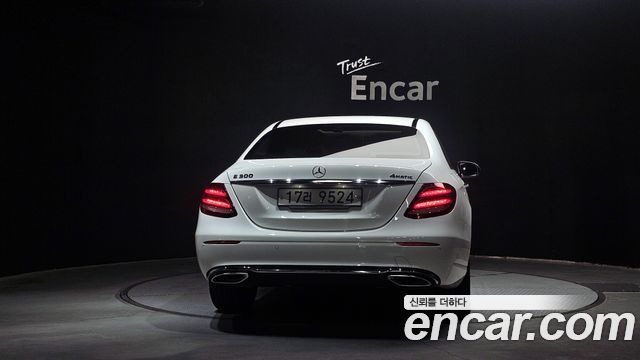 Mercedes-Benz E-Class E300 4MATIC Avnatgarde