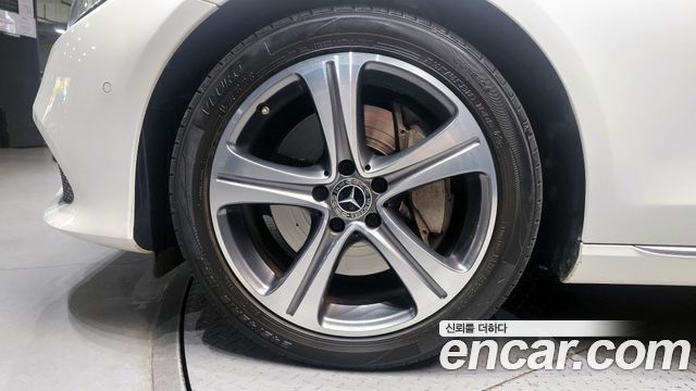 Mercedes-Benz E-Class E300 4MATIC Avnatgarde