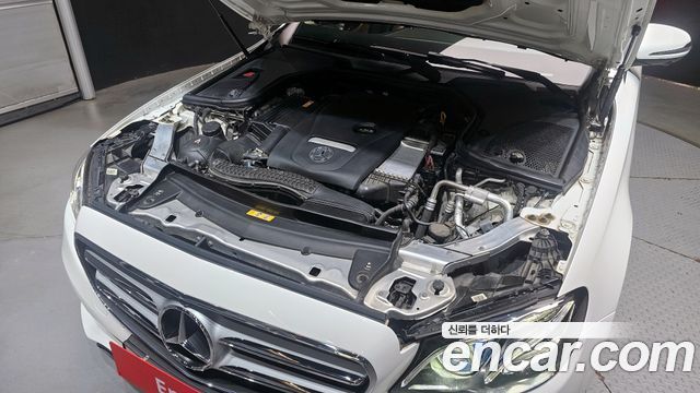 Mercedes-Benz E-Class E300 4MATIC Avnatgarde