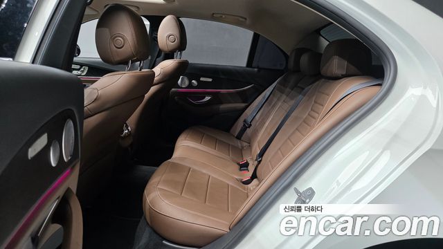 Mercedes-Benz E-Class E300 4MATIC Avnatgarde