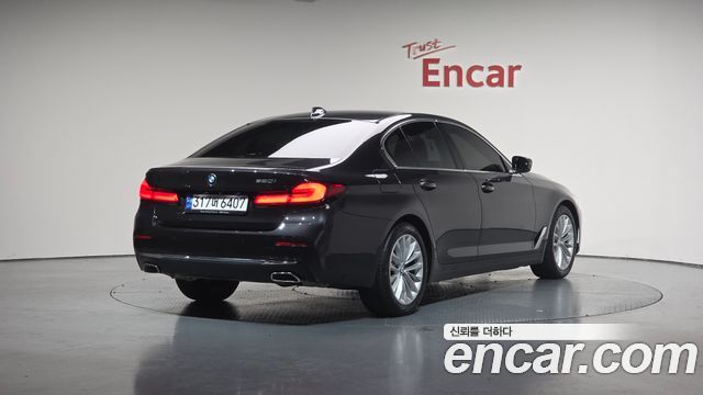 BMW 5-Series 520i Luxury