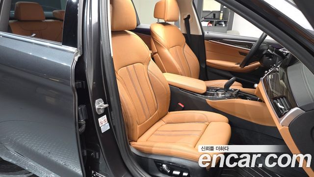 BMW 5-Series 520i Luxury