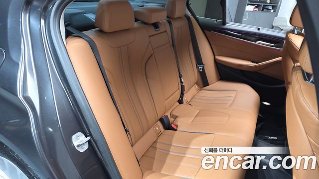 BMW 5-Series 520i Luxury