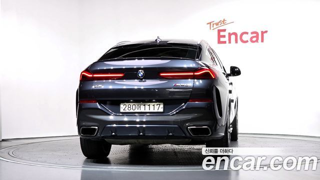BMW X6 M50i
